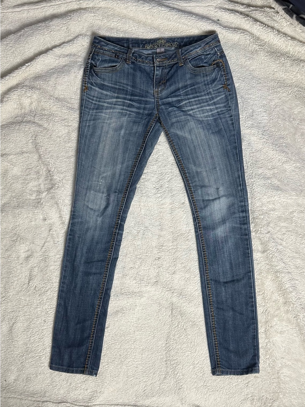 Almost Famous Skinny Jeans in Faded Blue Wash